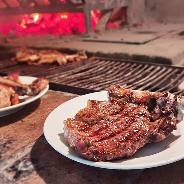 Le carni alla Brace. Cucinare sulle braci di legna un buon piatto di carne è una gioia.